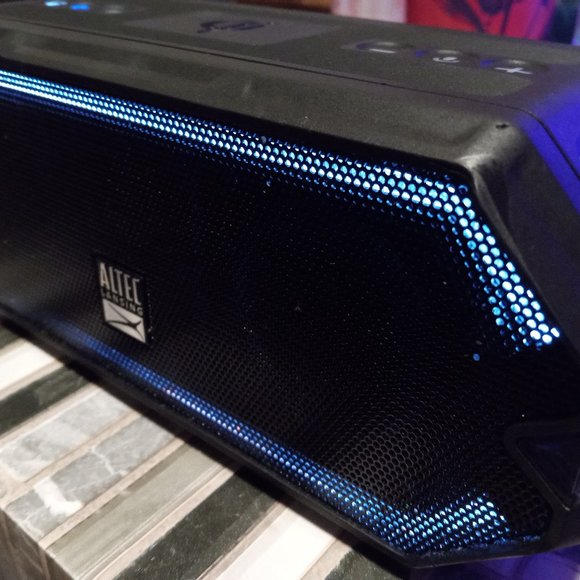 Altec Speaker (waterproof, floating) - Picture 1 of 3